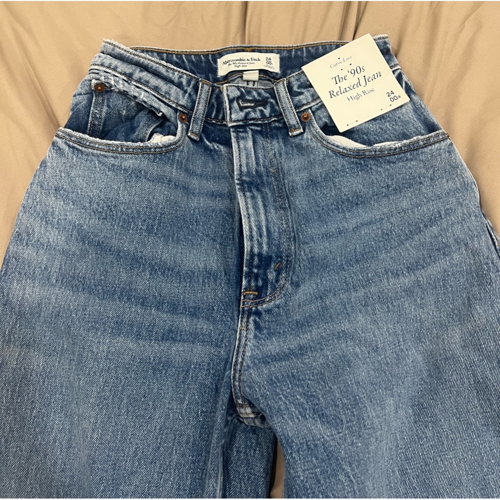 Abercrombie 90’s Relaxed Jean High Rise